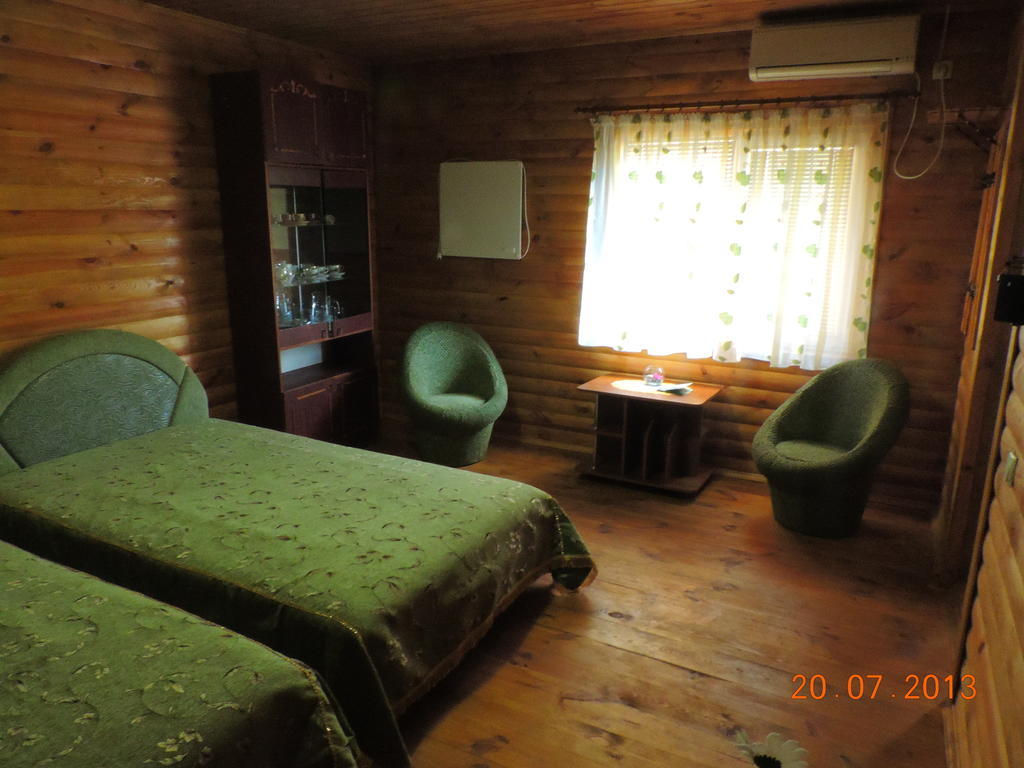 Hotel Slavutich Nova Kajovka Habitación foto