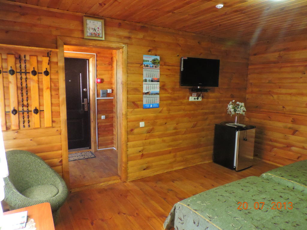 Hotel Slavutich Nova Kajovka Habitación foto