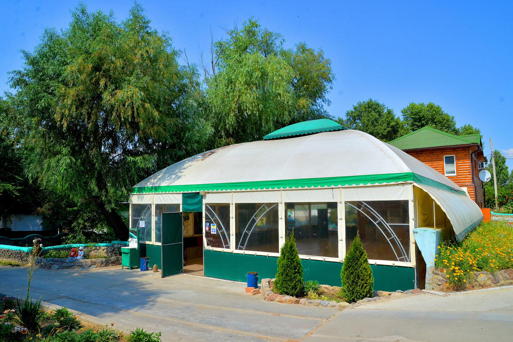 Hotel Slavutich Nova Kajovka Exterior foto
