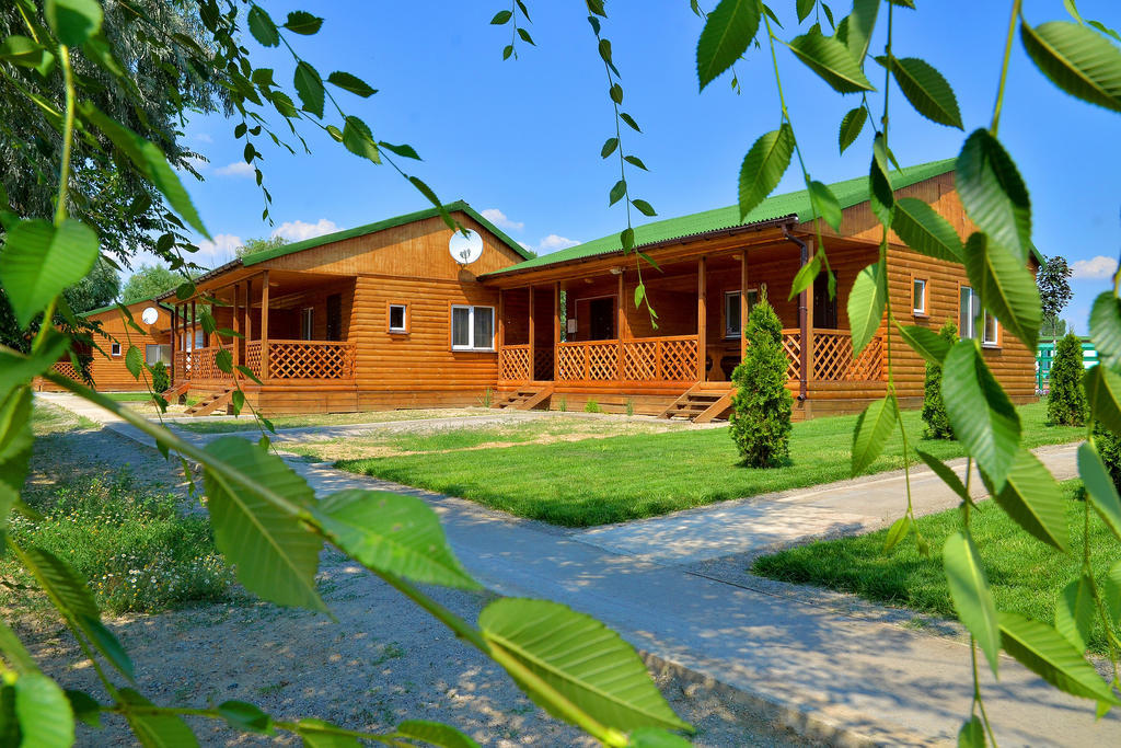 Hotel Slavutich Nova Kajovka Exterior foto